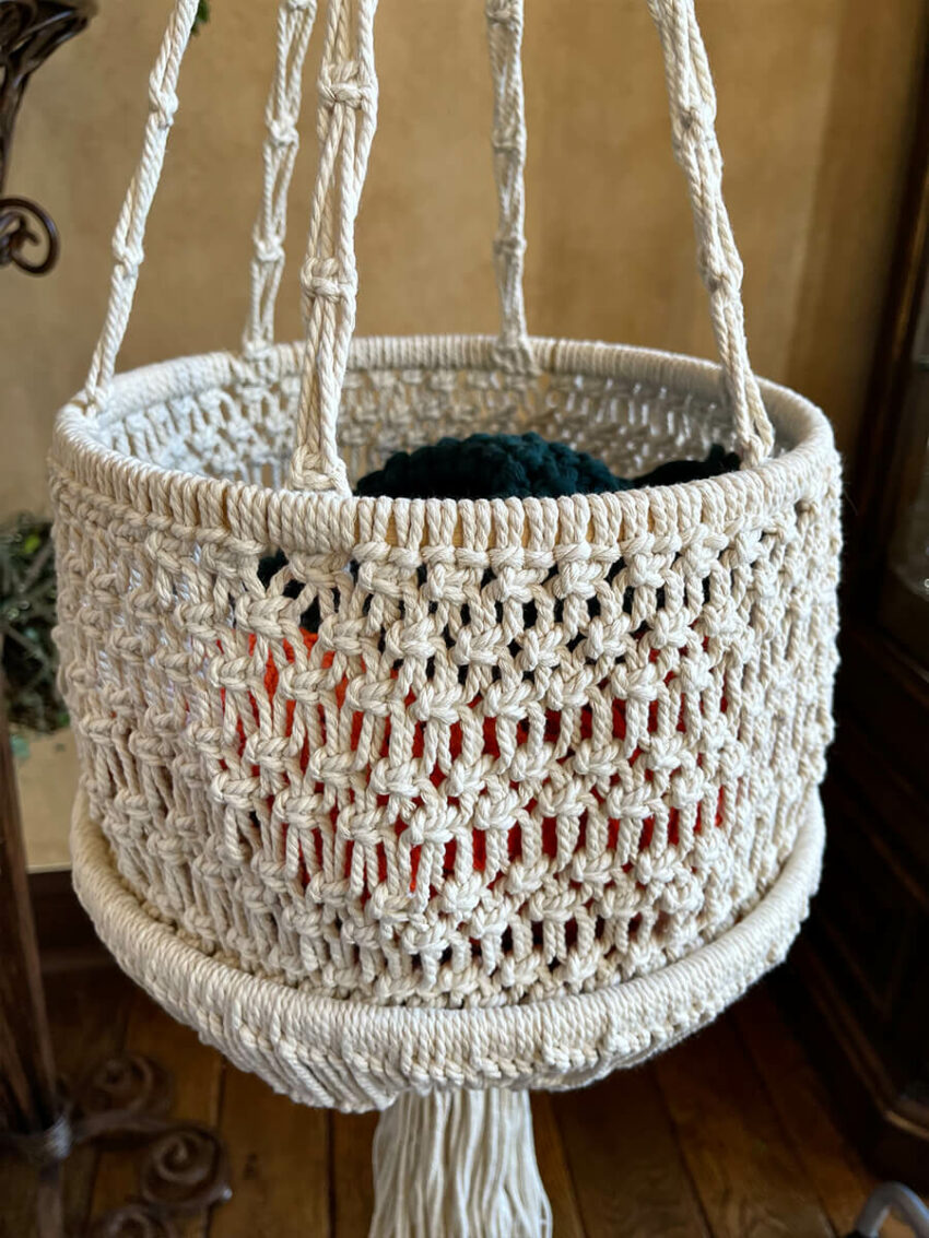 Hanging Macramé Basket - Eggshell White